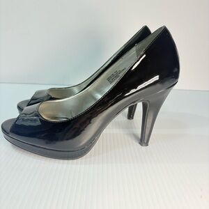 NWT Andrew Geller Carolynn Shiny Black Patent Peep-Toe Heels Sz10 Office Siren